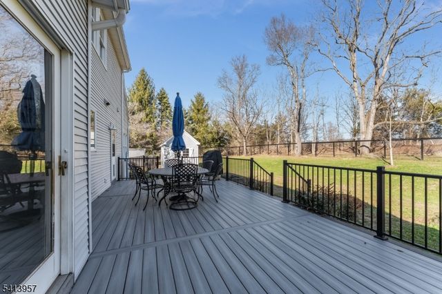 4 Cheshire Ct, Clinton Twp., NJ 08833