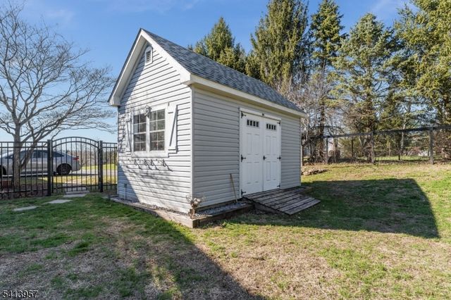 4 Cheshire Ct, Clinton Twp., NJ 08833