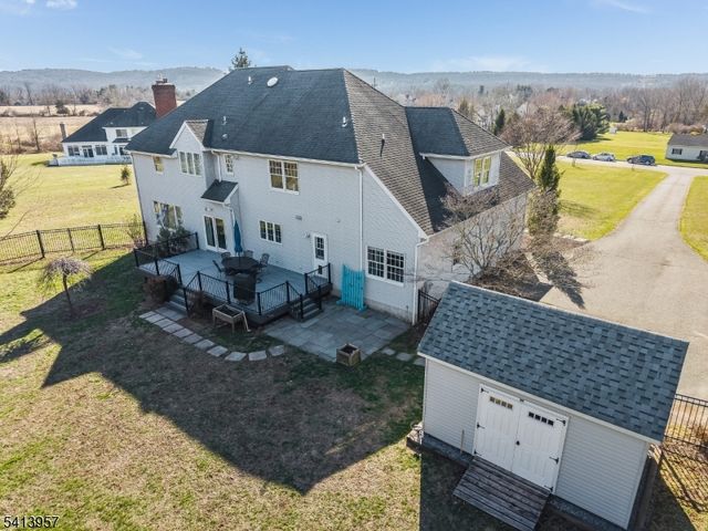 4 Cheshire Ct, Clinton Twp., NJ 08833