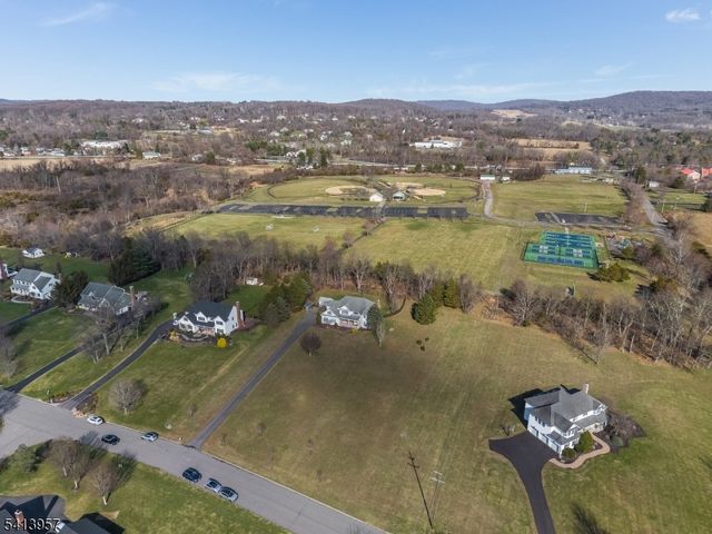 4 Cheshire Ct, Clinton Twp., NJ 08833