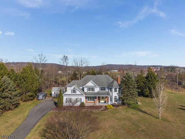 4 Cheshire Ct, Clinton Twp., NJ 08833