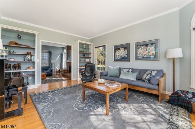 4 Cheshire Ct, Clinton Twp., NJ 08833