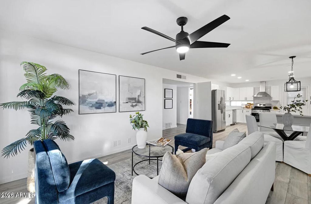 1101 E BETHANY HOME Road 15, Phoenix, AZ 85014 — exterior