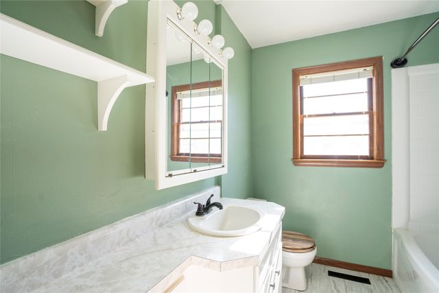 607 E 14th Street S, Newton, IA 50208