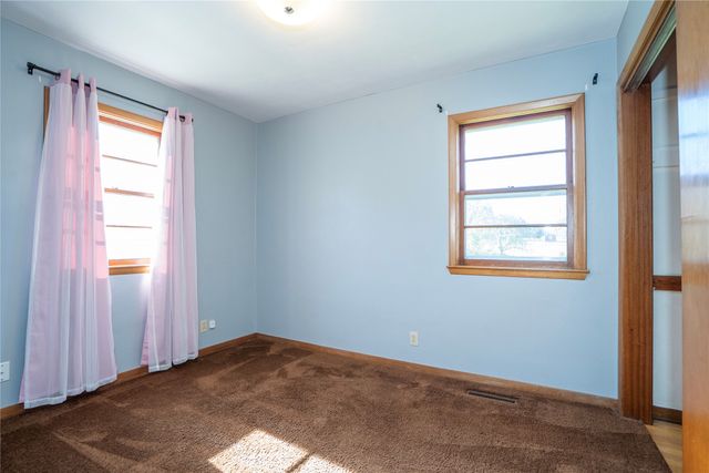 607 E 14th Street S, Newton, IA 50208