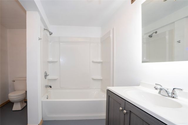 607 E 14th Street S, Newton, IA 50208