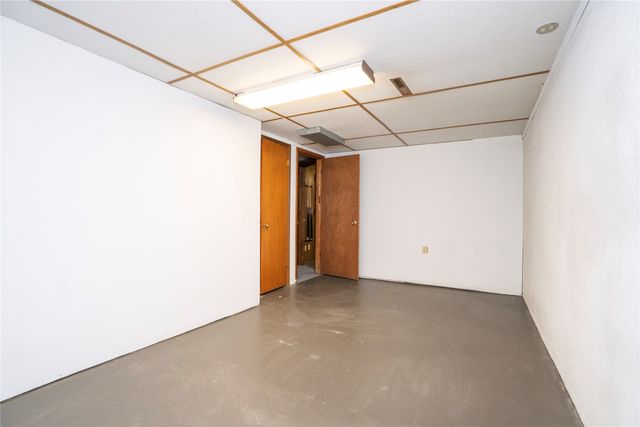 607 E 14th Street S, Newton, IA 50208