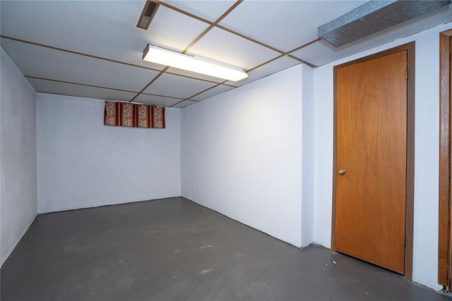 607 E 14th Street S, Newton, IA 50208