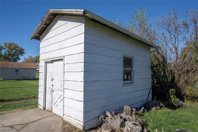 607 E 14th Street S, Newton, IA 50208