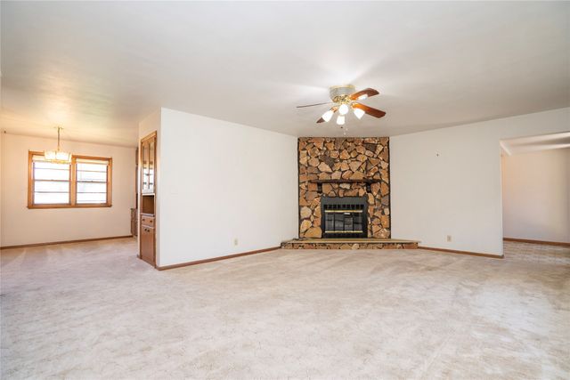 607 E 14th Street S, Newton, IA 50208