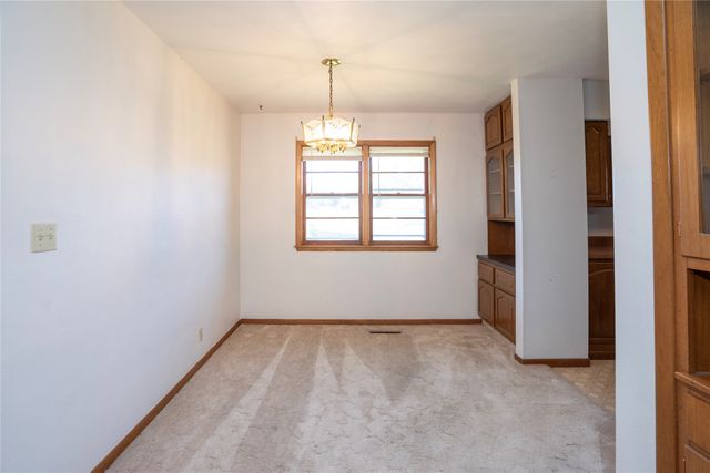 607 E 14th Street S, Newton, IA 50208