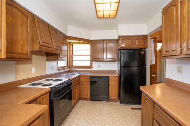 607 E 14th Street S, Newton, IA 50208