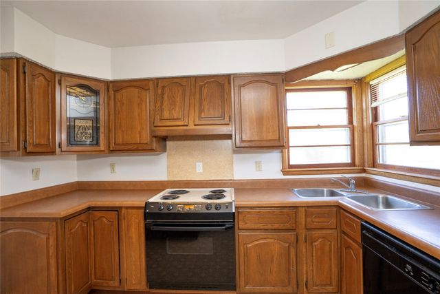 607 E 14th Street S, Newton, IA 50208