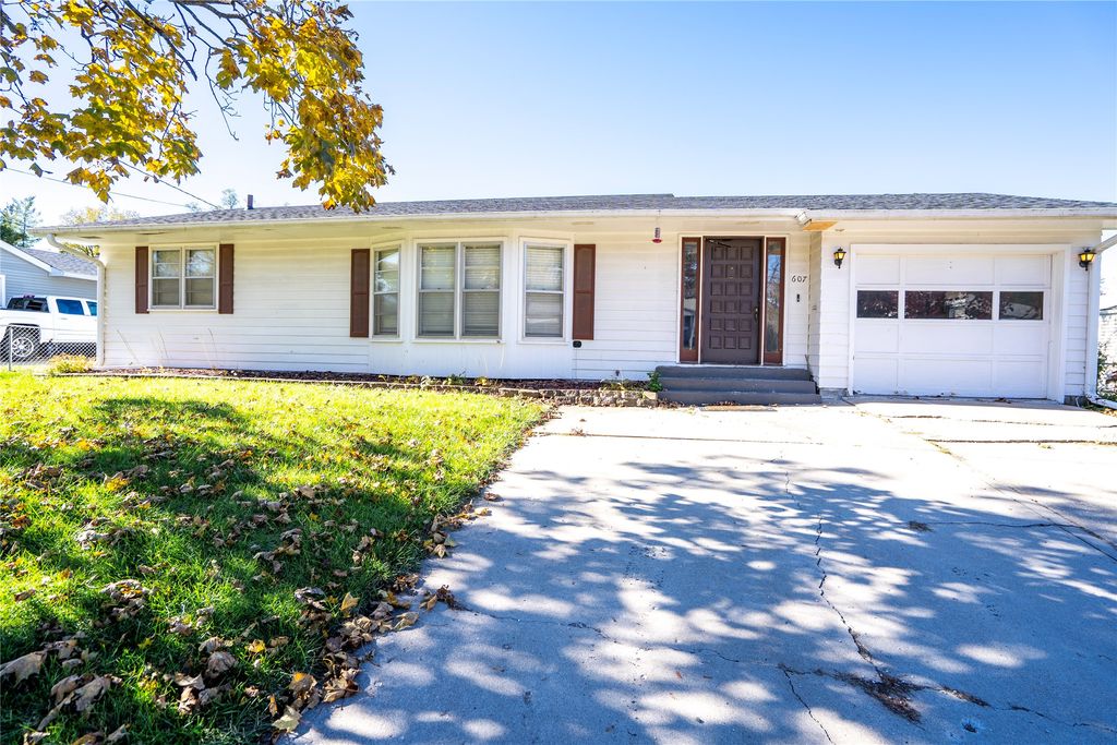 607 E 14th Street S, Newton, IA 50208