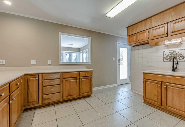 2205 W Lakeview Drive, Benton, AR 72015