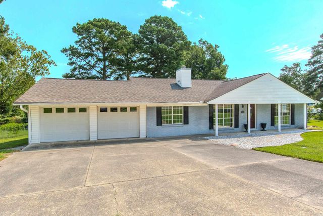 2205 W Lakeview Drive, Benton, AR 72015