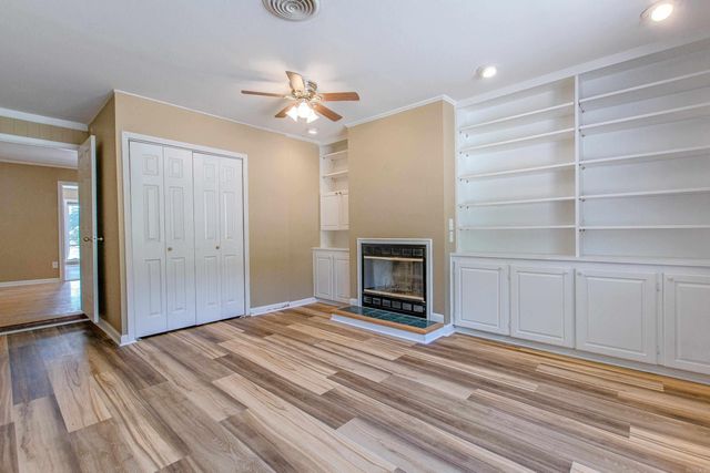 2205 W Lakeview Drive, Benton, AR 72015