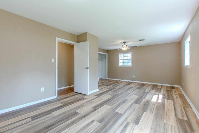 2205 W Lakeview Drive, Benton, AR 72015