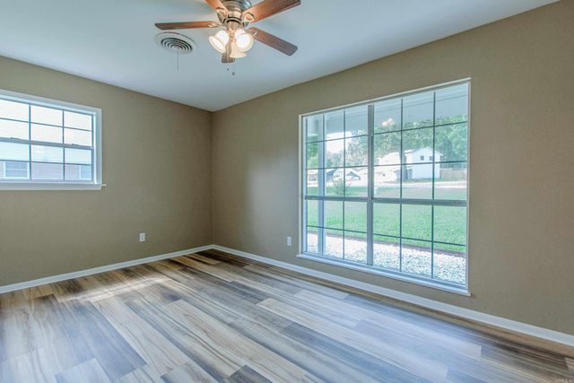 2205 W Lakeview Drive, Benton, AR 72015