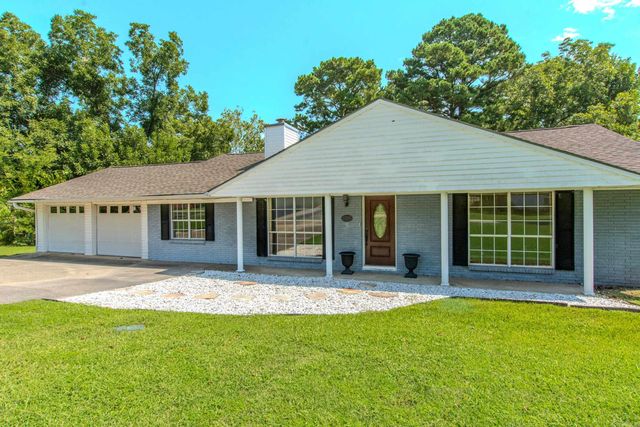 2205 W Lakeview Drive, Benton, AR 72015