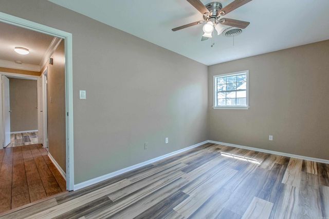 2205 W Lakeview Drive, Benton, AR 72015