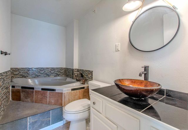 2205 W Lakeview Drive, Benton, AR 72015