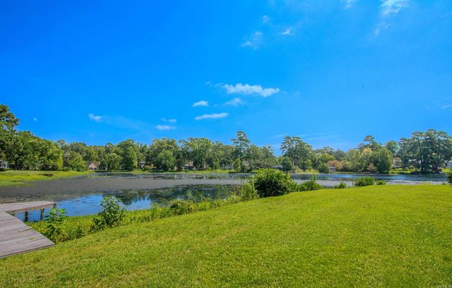 2205 W Lakeview Drive, Benton, AR 72015