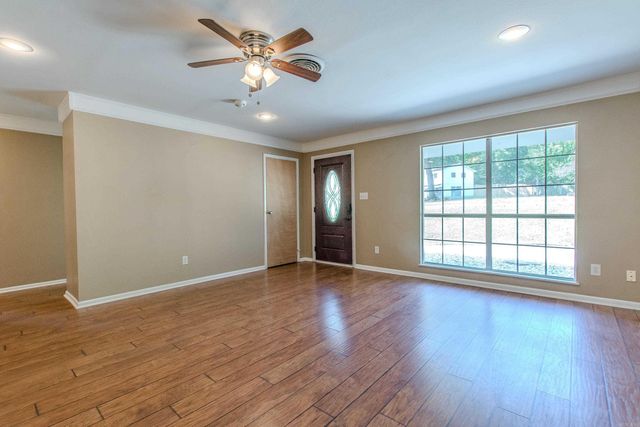 2205 W Lakeview Drive, Benton, AR 72015