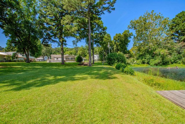 2205 W Lakeview Drive, Benton, AR 72015