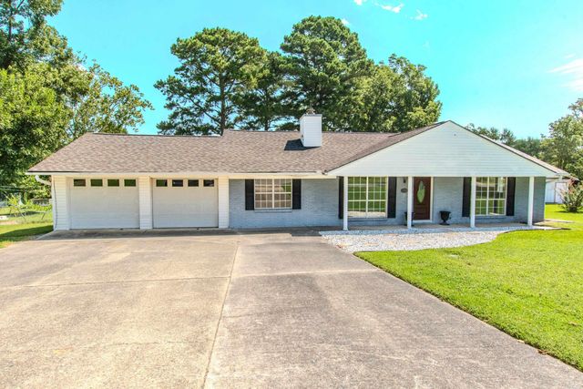 2205 W Lakeview Drive, Benton, AR 72015