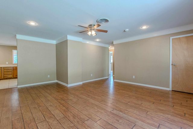 2205 W Lakeview Drive, Benton, AR 72015