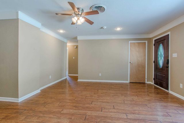 2205 W Lakeview Drive, Benton, AR 72015