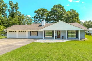 2205 W Lakeview Drive, Benton, AR 72015