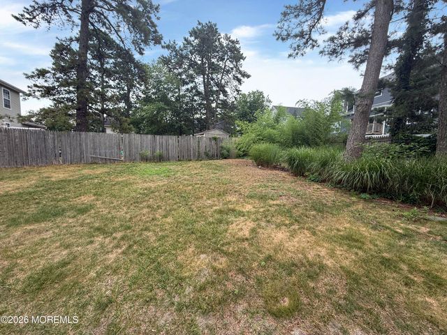 112 Lubbers Lane, Manahawkin, NJ 08050