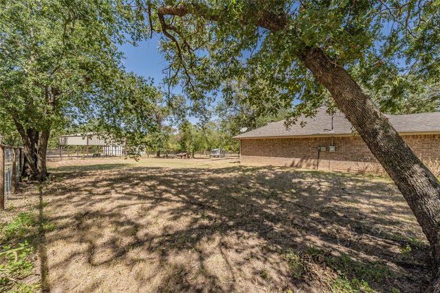 115 Pleasant Oaks Lane, Springtown, TX 76082