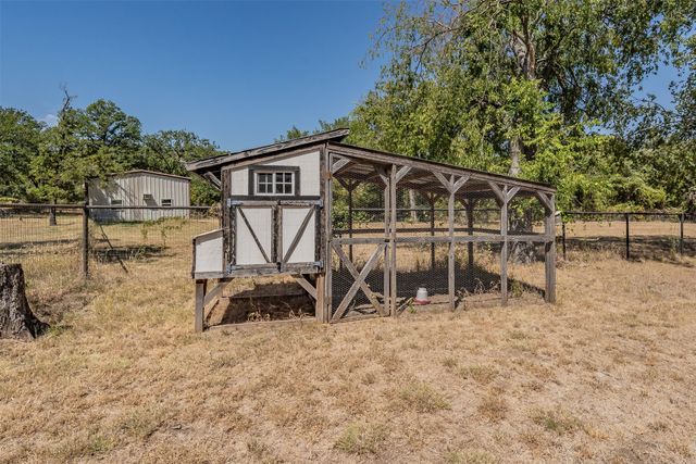115 Pleasant Oaks Lane, Springtown, TX 76082