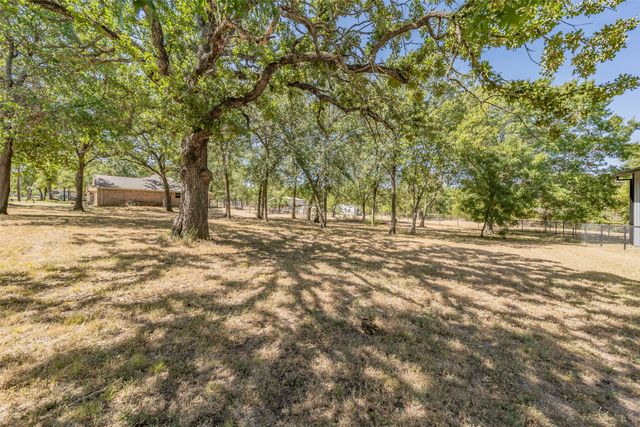 115 Pleasant Oaks Lane, Springtown, TX 76082