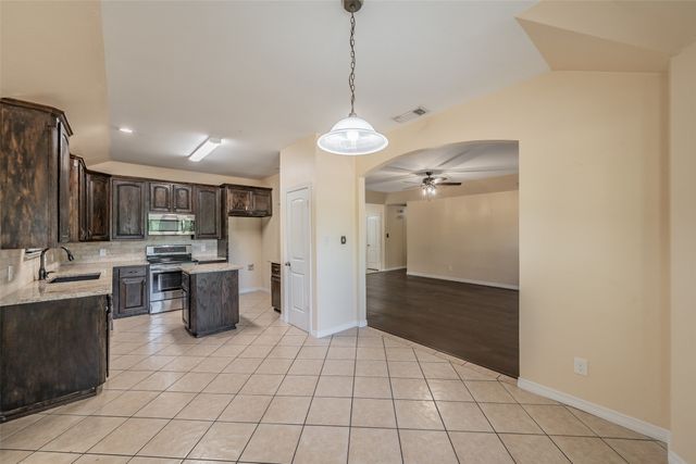 115 Pleasant Oaks Lane, Springtown, TX 76082