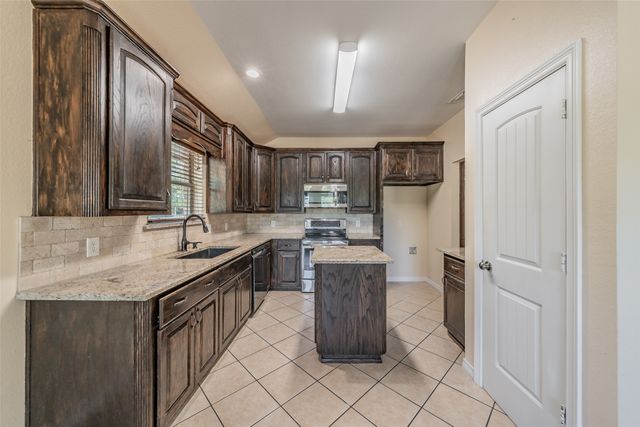 115 Pleasant Oaks Lane, Springtown, TX 76082