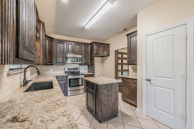 115 Pleasant Oaks Lane, Springtown, TX 76082