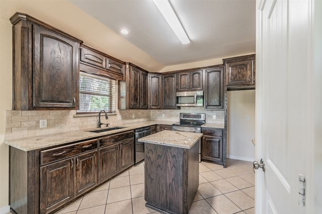 115 Pleasant Oaks Lane, Springtown, TX 76082