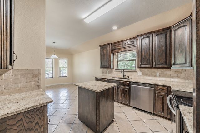 115 Pleasant Oaks Lane, Springtown, TX 76082