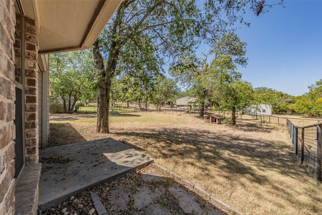 115 Pleasant Oaks Lane, Springtown, TX 76082