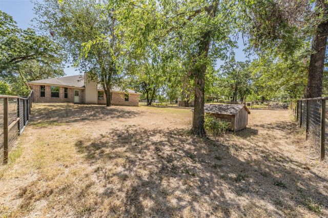 115 Pleasant Oaks Lane, Springtown, TX 76082