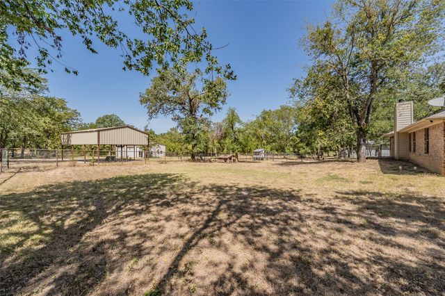 115 Pleasant Oaks Lane, Springtown, TX 76082