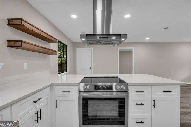 8949 Raven Drive, Jonesboro, GA 30238