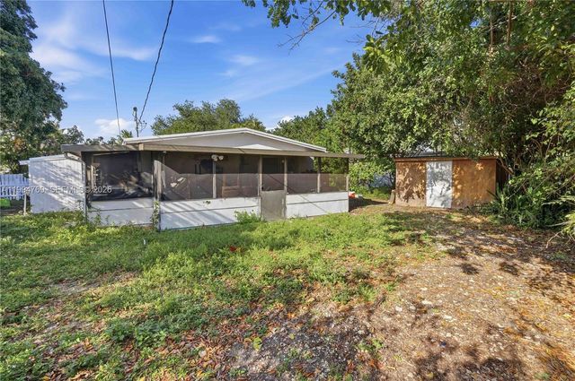 1664 NE 179th St, North Miami Beach, FL 33162