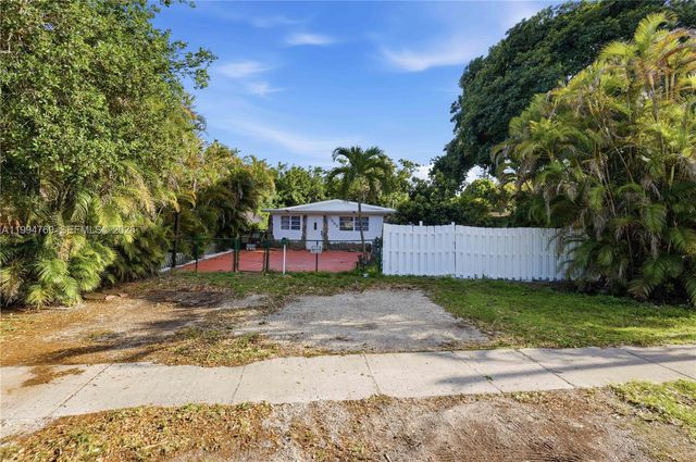 1664 NE 179th St, North Miami Beach, FL 33162
