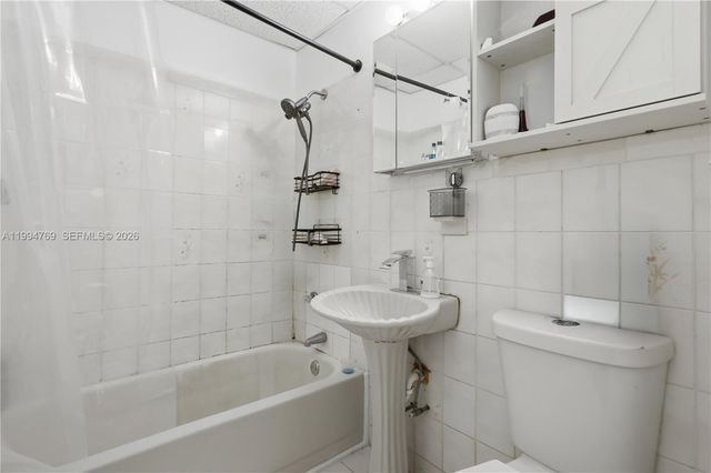 1664 NE 179th St, North Miami Beach, FL 33162