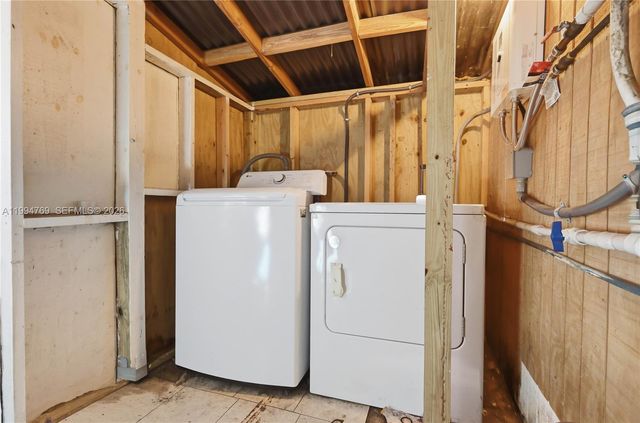 1664 NE 179th St, North Miami Beach, FL 33162